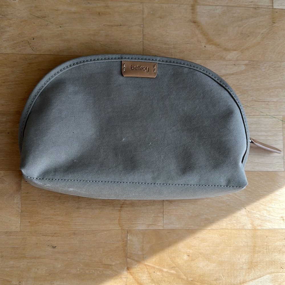Belroy sage green/grey pouch
